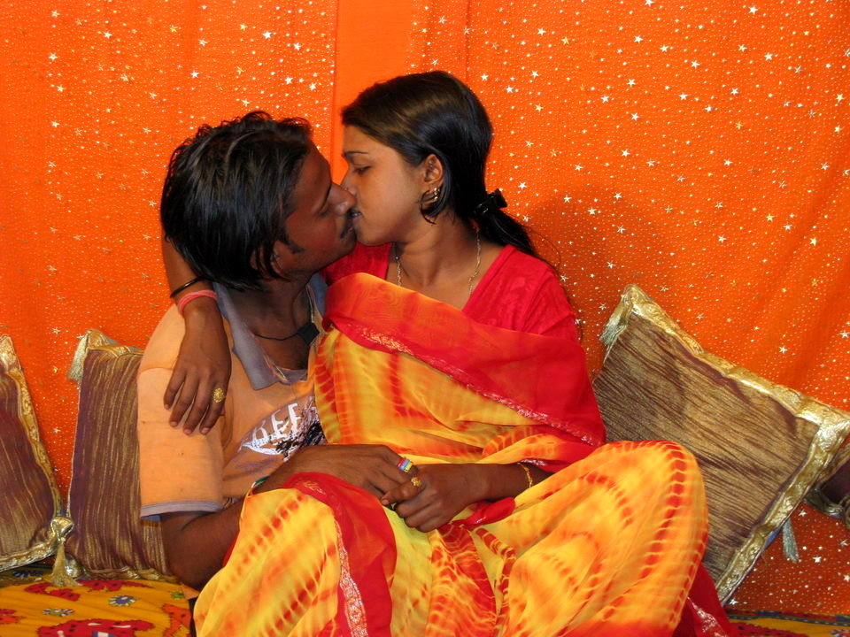 Индийский секс влюбленной пары смотрится очень горячим